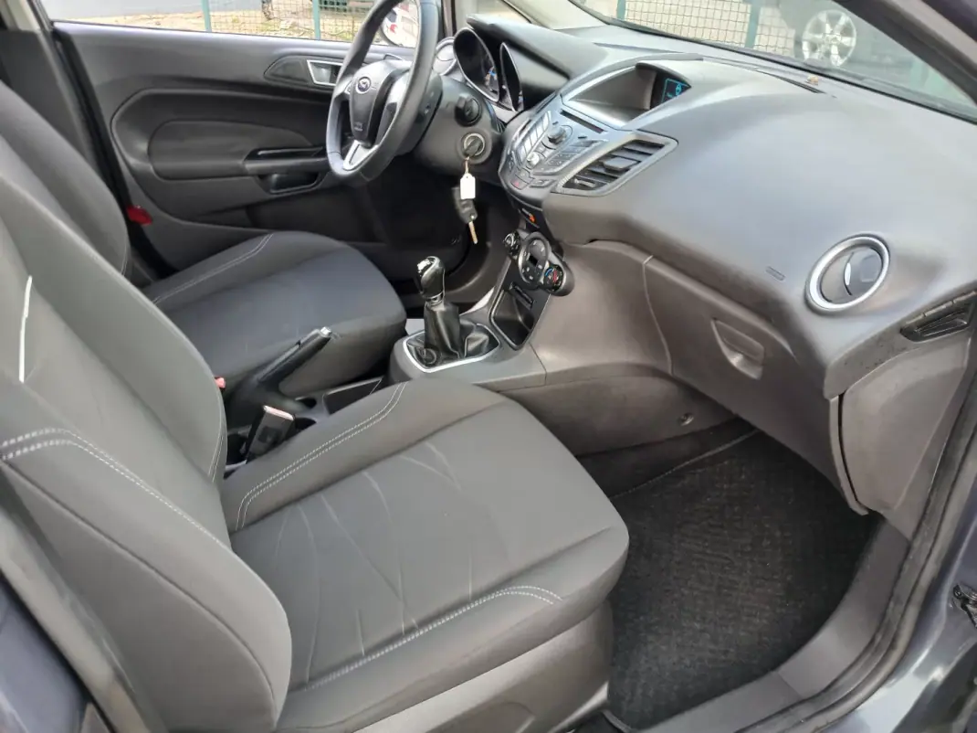 Ford Fiesta 2013 - 8150 EUR, 106782 km - AUTO.MOTO.pt - 106782km - foto 22 de 26