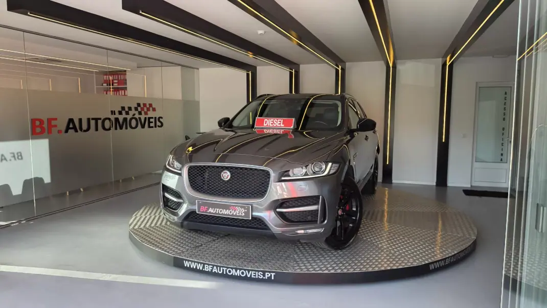 Jaguar F-Pace 2017 - 19500 EUR, 157804 km - 157804km - foto 15 de 74