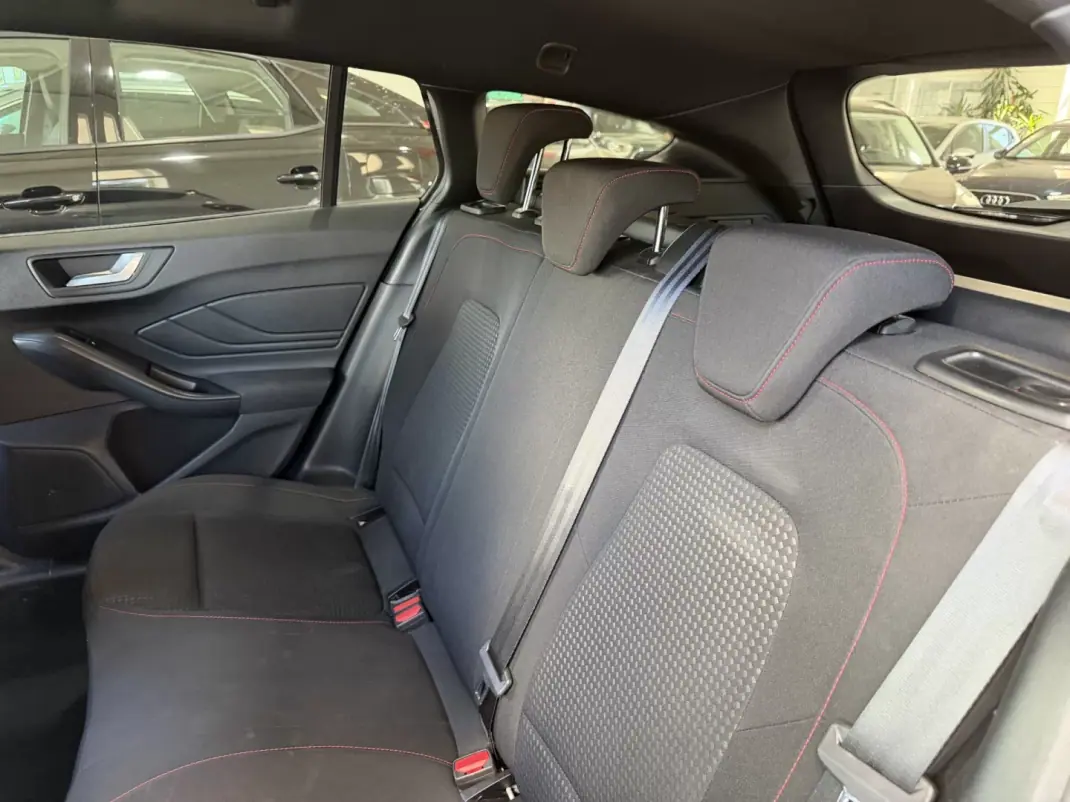 Ford Focus SW 2022 - 13999 EUR, 112017 km - 112017km - foto 13 de 32