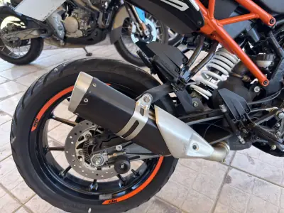 KTM Duke 200 2018 - 3750 EUR, 8468 km - AUTO.MOTO.pt - 8468km - foto 13 de 15