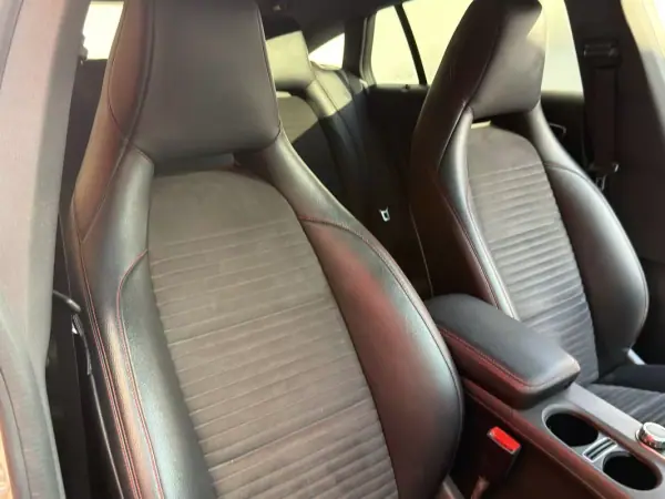 Mercedes-Benz CLA 220 2016 - 25900 EUR, 112661 km - AUTO.MOTO.pt - 112661km - foto 15 de 26