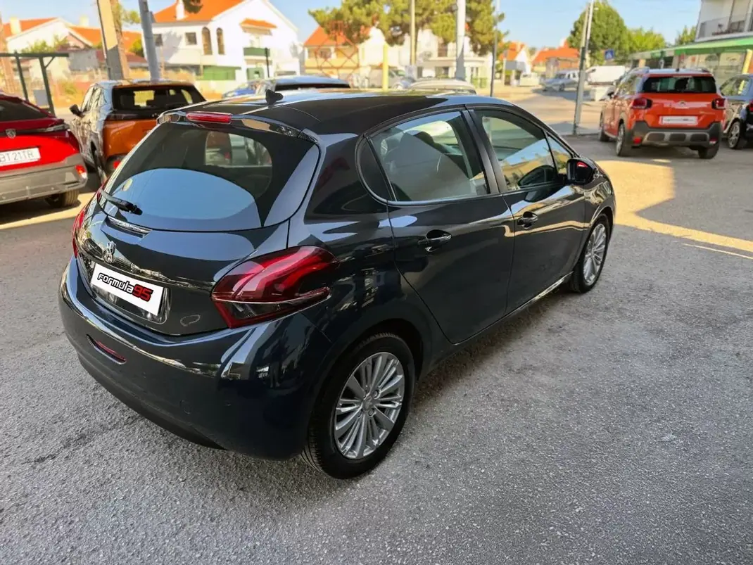 Peugeot 208 2019 - 11900 EUR, 151021 km - AUTO.MOTO.pt - 151021km - foto 11 de 21