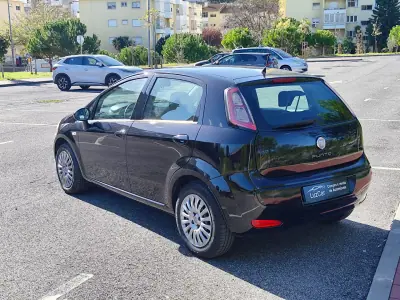 Fiat Punto Evo 2011 - 6480 EUR, 148000 km - AUTO.MOTO.pt - 148000km - foto 10 de 38