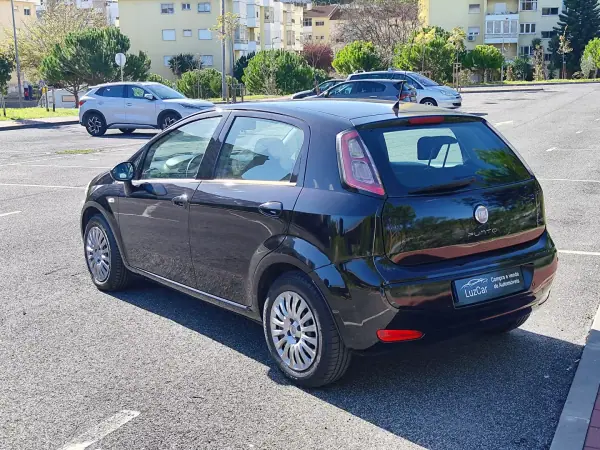 Fiat Punto Evo 2011 - 5780 EUR, 148000 km - AUTO.MOTO.pt - 148000km - foto 10 de 38