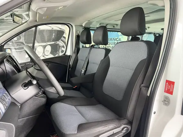 Opel Vivaro 2018 - 22600 EUR, 131722 km - AUTO.MOTO.pt - 131722km - foto 7 de 24