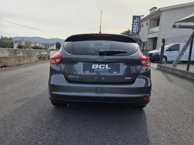Ford Focus 2015 - 10990 EUR, 105000 km - AUTO.MOTO.pt - 105000km - foto 5 de 32