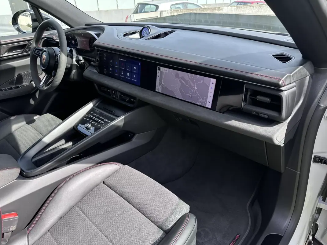 Porsche Macan 2026 - 129000 EUR, 2200 km - AUTO.MOTO.pt - 2200km - foto 77 de 85