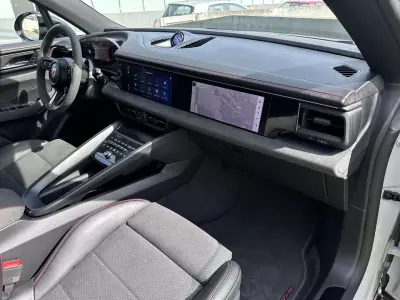 Porsche Macan 2026 - 129000 EUR, 2200 km - AUTO.MOTO.pt - 2200km - foto 77 de 85