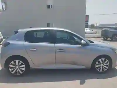 Peugeot 208 2022 - 11000 EUR, 122000 km - AUTO.MOTO.pt - 122000km - foto 2 de 7