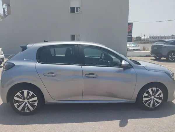 Peugeot 208 2022 - 11000 EUR, 122000 km - AUTO.MOTO.pt - 122000km - foto 2 de 7