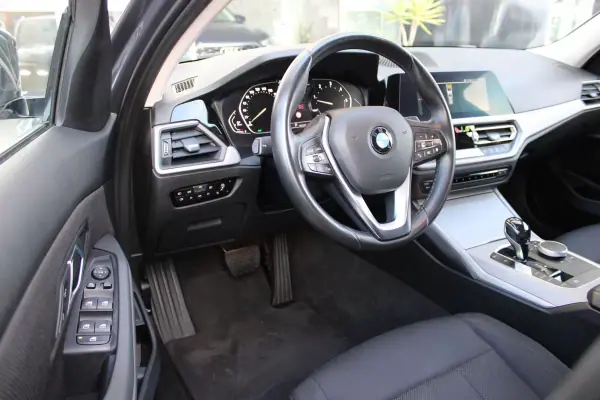 BMW 320 2020 - 27900 EUR, 126761 km - AUTO.MOTO.pt - 126761km - foto 5 de 22