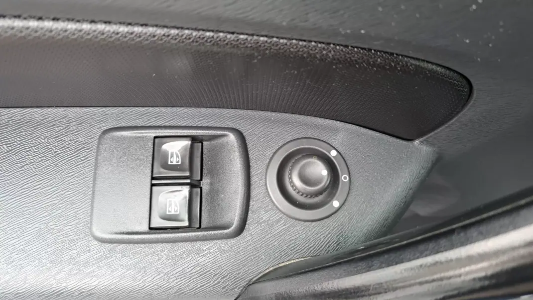 Renault TRAFIC L2H1 125CV 2019 - 19900 EUR, 106110 km - AUTO.MOTO.pt - 106110km - foto 20 de 24