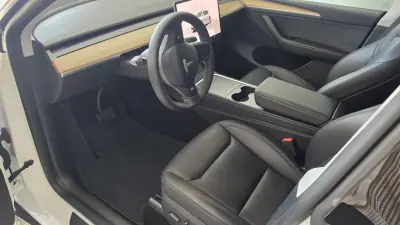 Tesla Model Y 2023 — photo 6 of 47