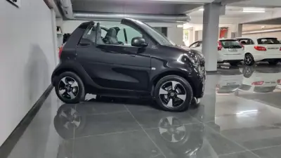 Smart Fortwo Cabrio 2021 - 13990 EUR, 59000 km - AUTO.MOTO.pt - 59000km - foto 3 de 37