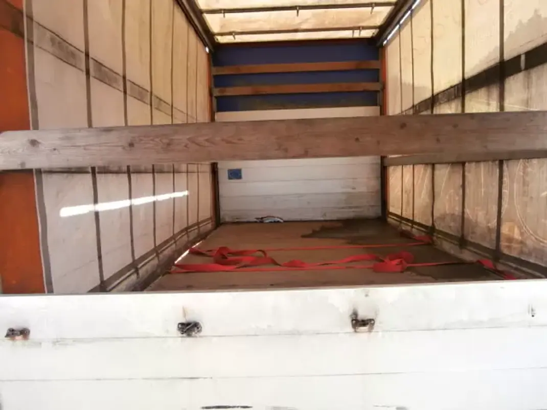 Mitsubishi Canter 3.0 TD 145cv 3LUG 2007 - 16000 EUR, 132361 km - AUTO.MOTO.pt - 132361km - foto 9 de 10