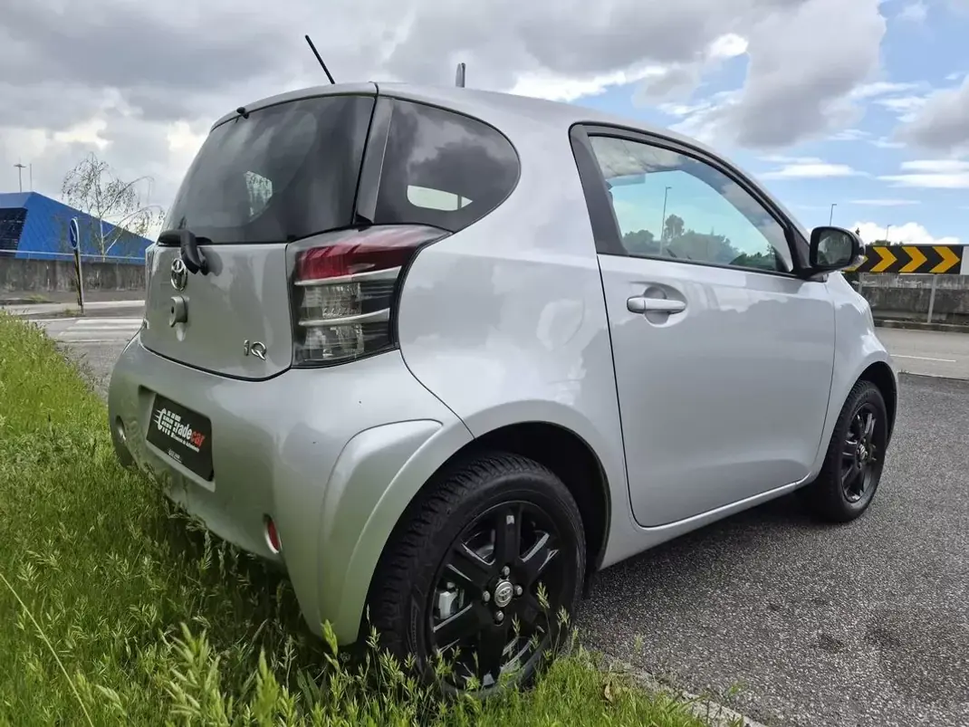 Toyota iQ 2011 - 7499 EUR, 126382 km - AUTO.MOTO.pt - 126382km - foto 7 de 25