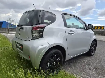Toyota iQ 2011 - 7499 EUR, 126382 km - AUTO.MOTO.pt - 126382km - foto 7 de 25