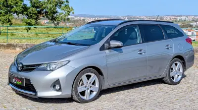 Toyota Auris Touring Sports 2014 - 8250 EUR, 285890 km - AUTO.MOTO.pt - 285890km - foto 2 de 21