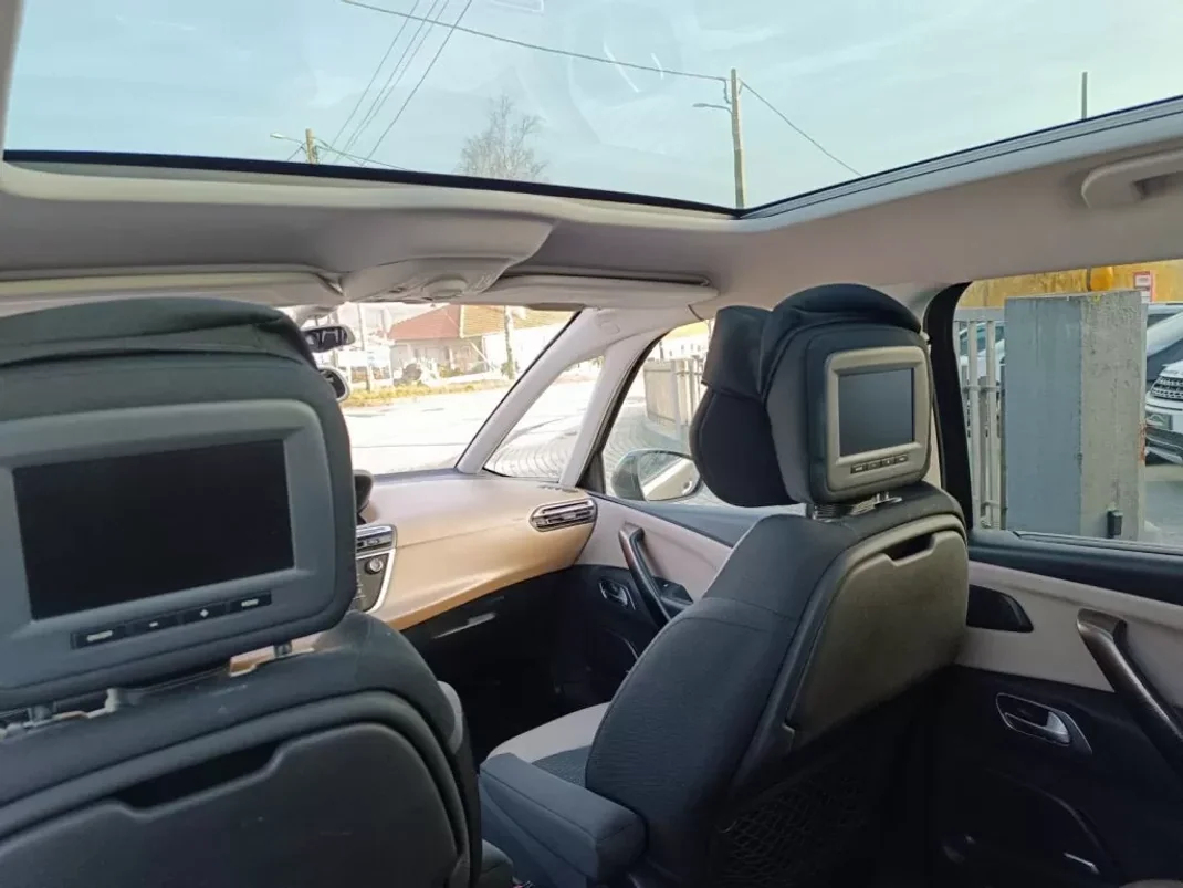 Citroën C4 Picasso 2016 - 13500 EUR, 148000 km - AUTO.MOTO.pt - 148000km - foto 27 de 28
