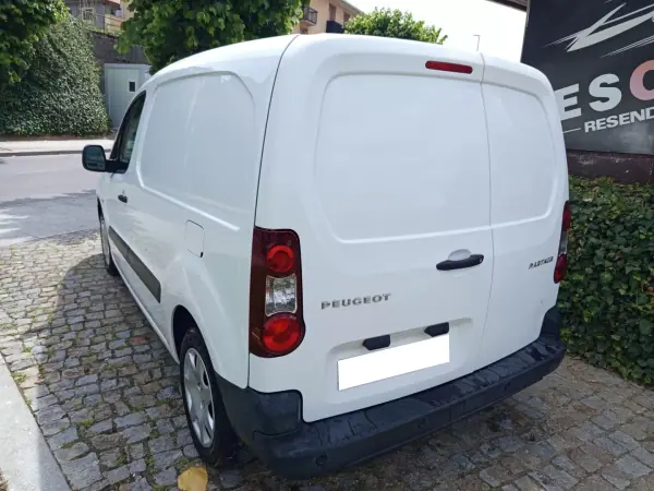 Peugeot Partner 1.6 HDI 100cv 3 Lug 2017 - 9990 EUR, 206284 km - AUTO.MOTO.pt - 206284km - foto 5 de 8