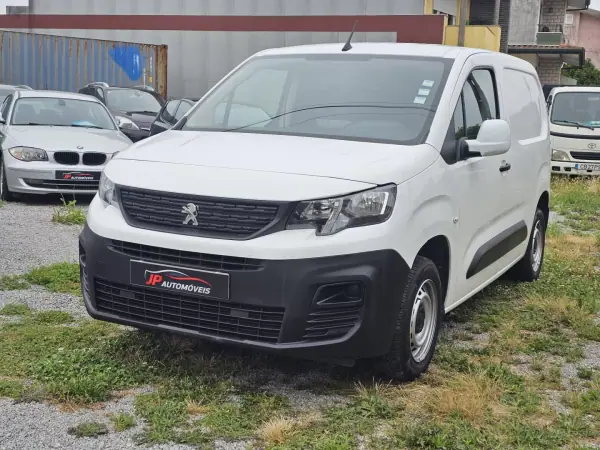 Peugeot Partner 3 lugares Longa 2021 - 10999 EUR, 140000 km - AUTO.MOTO.pt - 140000km - foto 3 de 14