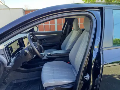 Renault Mégane E-Tech 2023 - 22990 EUR, 76500 km - AUTO.MOTO.pt - 76500km - foto 10 de 19