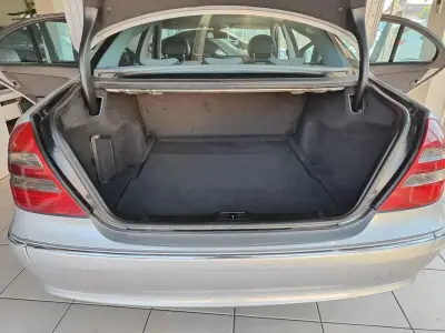 Mercedes-Benz E 220 2003 - 5500 EUR, 500000 km - AUTO.MOTO.pt - 500000km - foto 16 de 37
