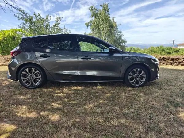 Ford Focus 2023 - 17990 EUR, 75650 km - AUTO.MOTO.pt - 75650km - foto 12 de 39