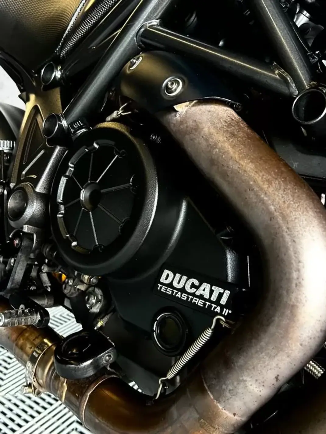 Ducati Diavel 2011 - 9750 EUR, 39000 km - AUTO.MOTO.pt - 39000km - foto 11 de 14