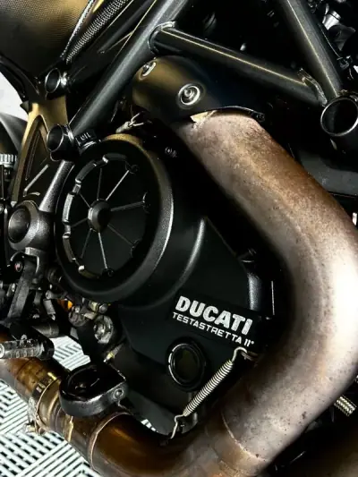 Ducati Diavel 2011 - 9750 EUR, 39000 km - AUTO.MOTO.pt - 39000km - foto 11 de 14