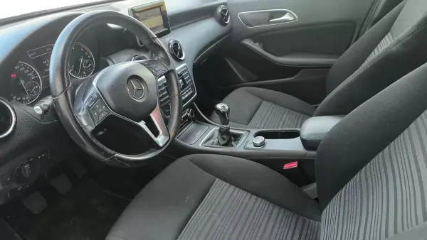 Mercedes-Benz A 180 2013 - 12500 EUR, 180000 km - AUTO.MOTO.pt - 180000km - foto 3 de 15