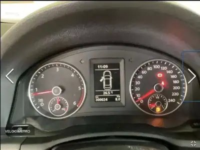 Volkswagen Jetta 2010 - 3900 EUR, 300000 km - AUTO.MOTO.pt - 300000km - foto 8 de 13