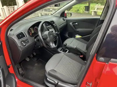 Volkswagen Polo 2010 - 7900 EUR, 152000 km - AUTO.MOTO.pt - 152000km - foto 8 de 12