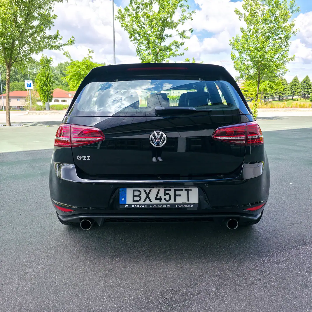 Volkswagen Golf 2015 - 18990 EUR, 105640 km - AUTO.MOTO.pt - 105640km - foto 6 de 15