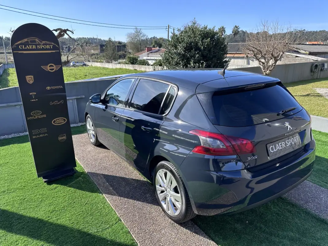 Peugeot 308 2018 - 12500 EUR, 280000 km - AUTO.MOTO.pt - 280000km - foto 12 de 41