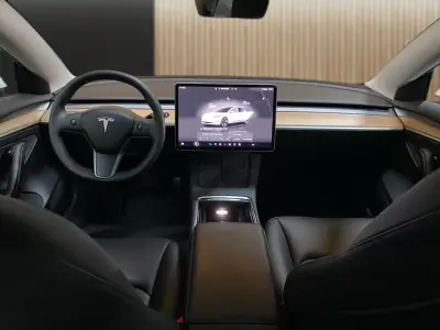 Tesla Model 3 2023 - 30950 EUR, 79791 km - AUTO.MOTO.pt - 79791km - foto 8 de 20