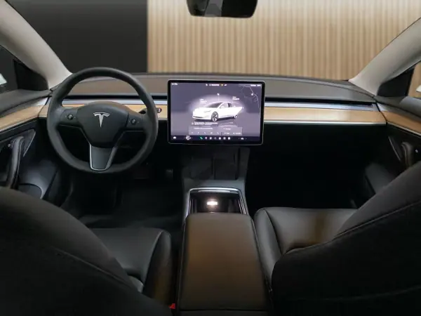 Tesla Model 3 2023 - 30950 EUR, 79791 km - AUTO.MOTO.pt - 79791km - foto 8 de 20