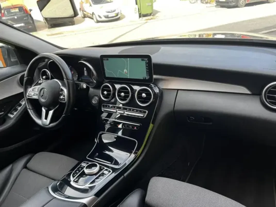 Mercedes-Benz C 300 2020 - 34900 EUR, 159000 km - AUTO.MOTO.pt - 159000km - foto 20 de 27
