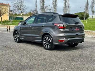 Ford Kuga 2017 - 16490 EUR, 75000 km - AUTO.MOTO.pt - 75000km - foto 24 de 60