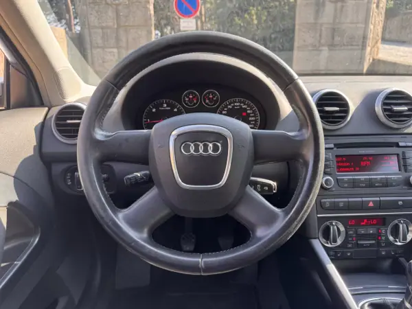 Audi A3 2010 - 7000 EUR, 243200 km - AUTO.MOTO.pt - 243200km - foto 8 de 12