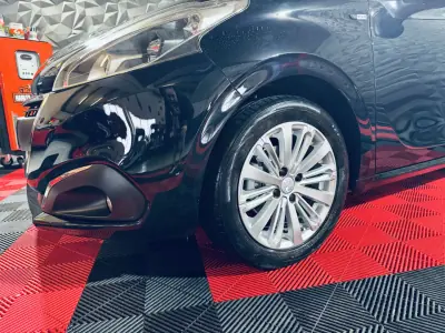 Peugeot 208 2017 - 8990 EUR, 100342 km - AUTO.MOTO.pt - 100342km - foto 11 de 33