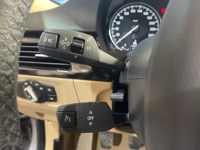 BMW 318 2010 - 10999 EUR, 181000 km - AUTO.MOTO.pt - 181000km - foto 43 de 46