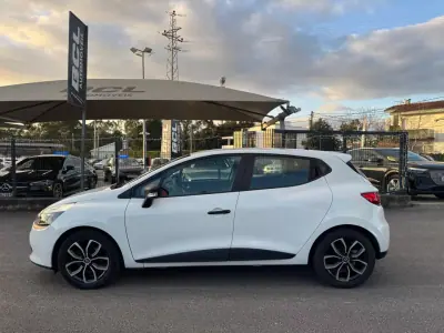 Renault Clio 2016 - 9990 EUR, 114000 km - AUTO.MOTO.pt - 114000km - foto 4 de 22