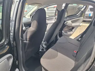 Toyota Aygo 2012 - 5900 EUR, 169000 km - AUTO.MOTO.pt - 169000km - foto 10 de 16