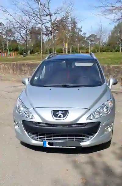 Peugeot 308 SW 2010 - 5490 EUR, 220000 km - AUTO.MOTO.pt - 220000km - foto 4 de 9