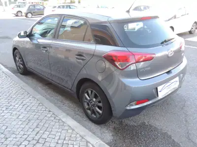 Hyundai i20 2017 - 10950 EUR, 128500 km - AUTO.MOTO.pt - 128500km - foto 4 de 13