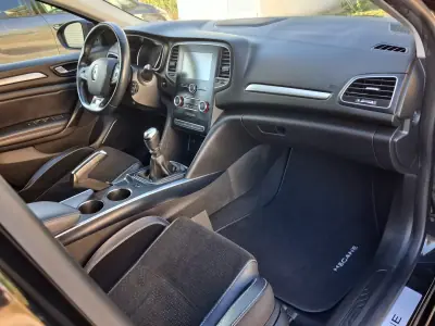 Renault Mégane Sport Tourer 2017 - 11500 EUR, 150000 km - AUTO.MOTO.pt - 150000km - foto 19 de 20