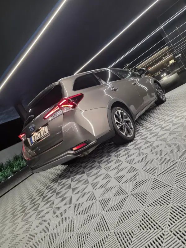 Toyota Auris Touring Sports 2018 - 18900 EUR, 79000 km - AUTO.MOTO.pt - 79000km - foto 14 de 27