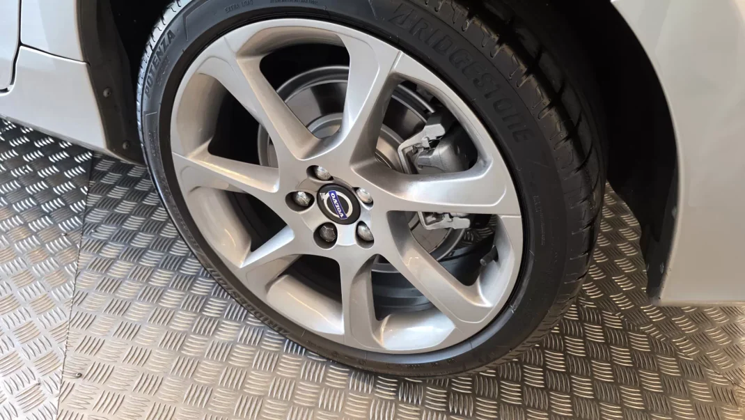 Volvo V60 2015 - 11900 EUR, 314478 km - AUTO.MOTO.pt - 314478km - foto 36 de 60