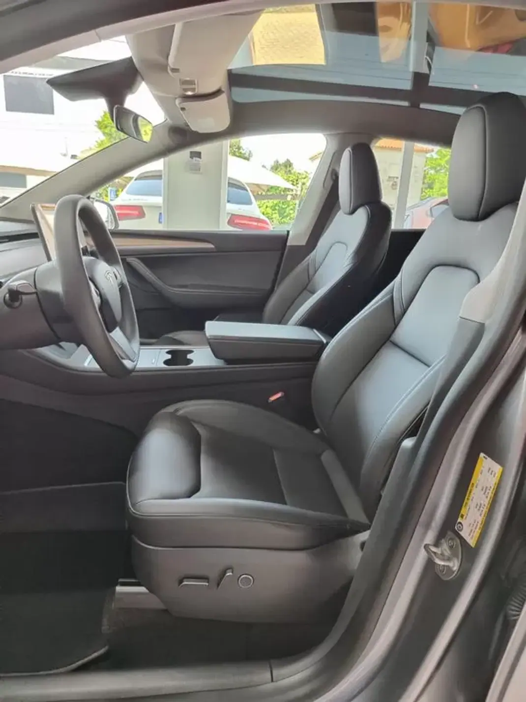 Tesla Model Y 2023 - 38900 EUR, 39000 km - AUTO.MOTO.pt - 39000km - foto 13 de 33